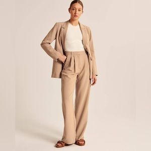NWT Abercrombie Sloane Pant in Tan (Curve Love)